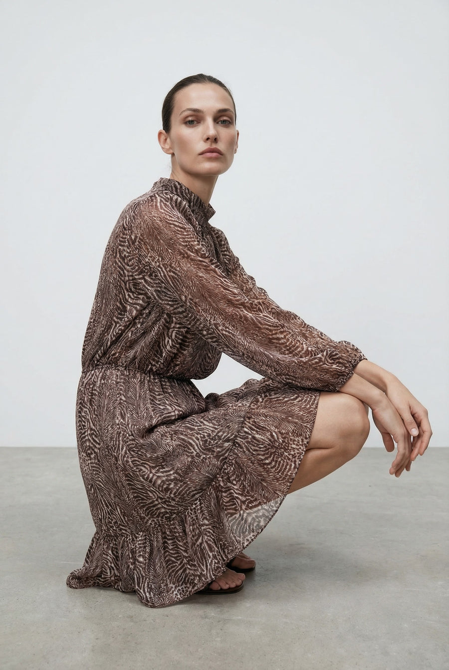 Robe courte fluide animal print – Manches longues – Taille élastique