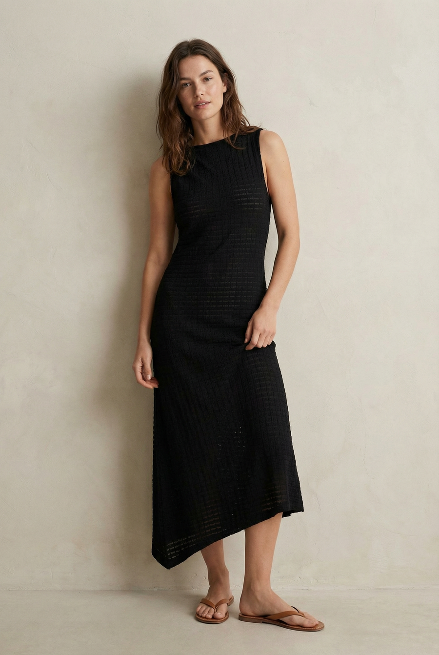 Robe en maille noire asymétrique vue portée