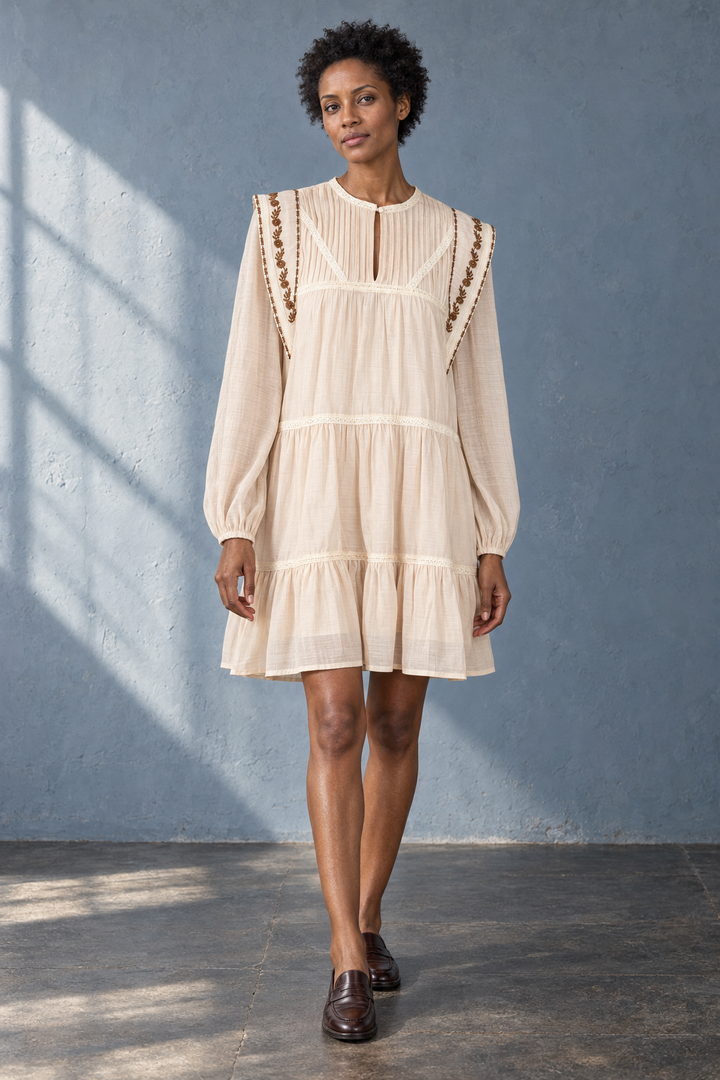 Robe fluide brodée élégante – Manches longues