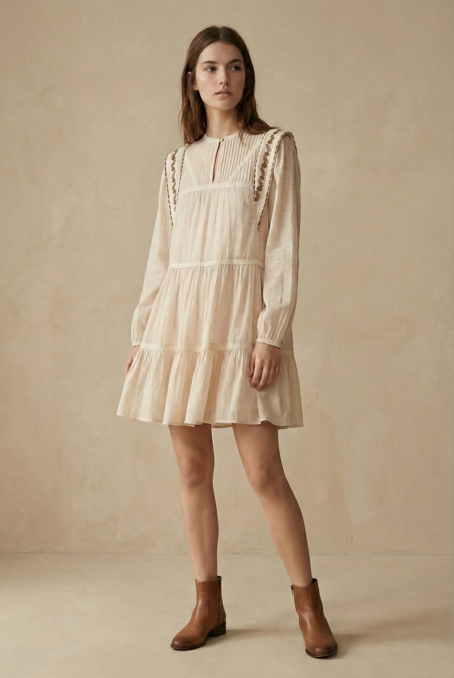 Robe fluide brodée élégante – Manches longues