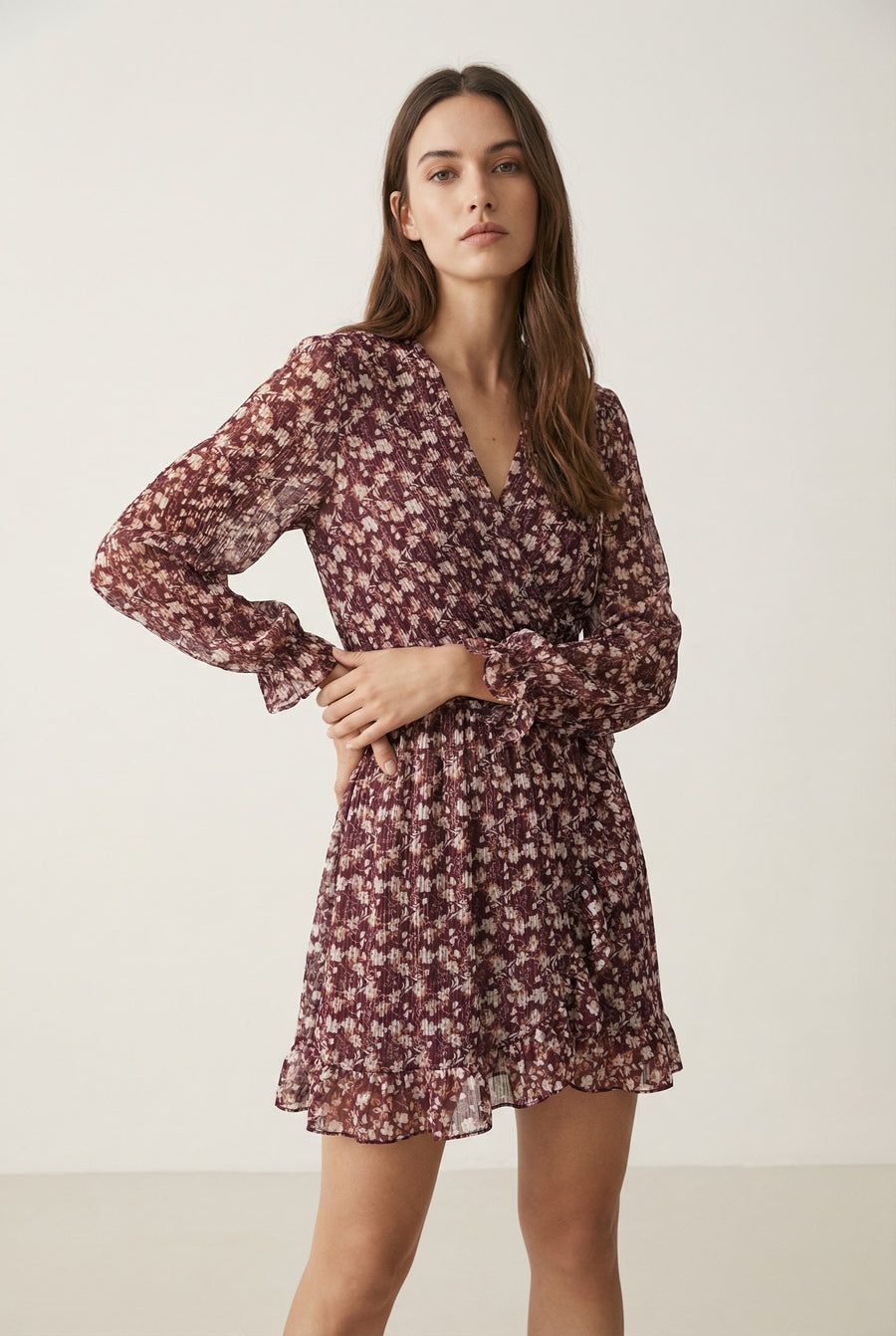 Robe fluide fleurie – Coupe élégante à volants – Manches longues