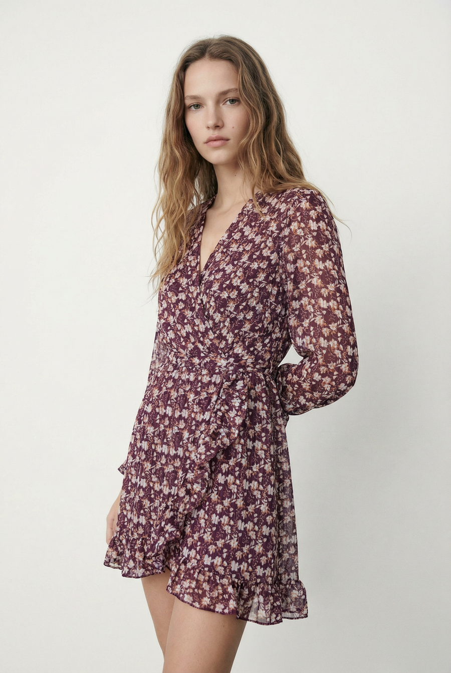 Robe fluide fleurie – Coupe élégante à volants – Manches longues