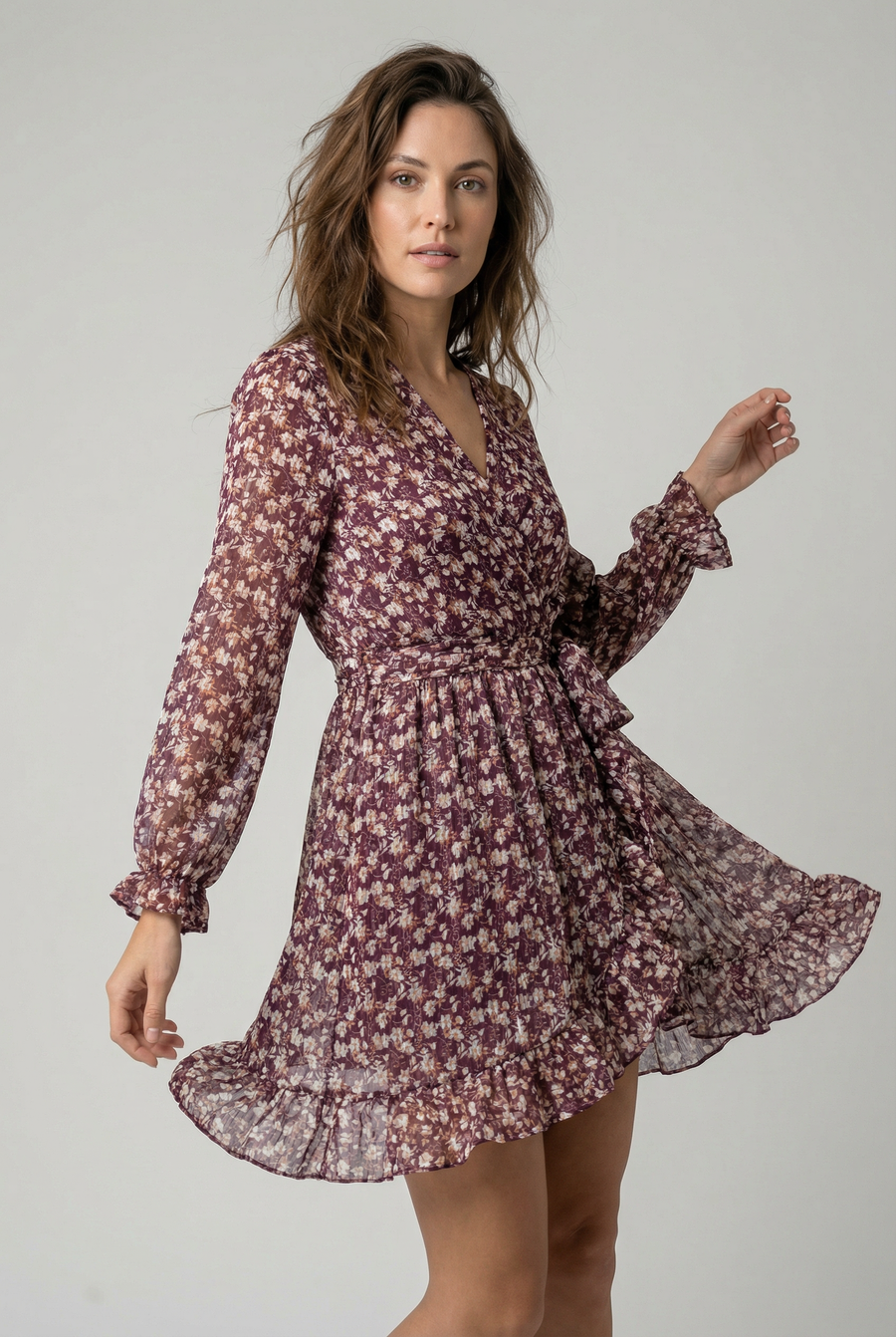 Robe fluide fleurie – Coupe élégante à volants – Manches longues