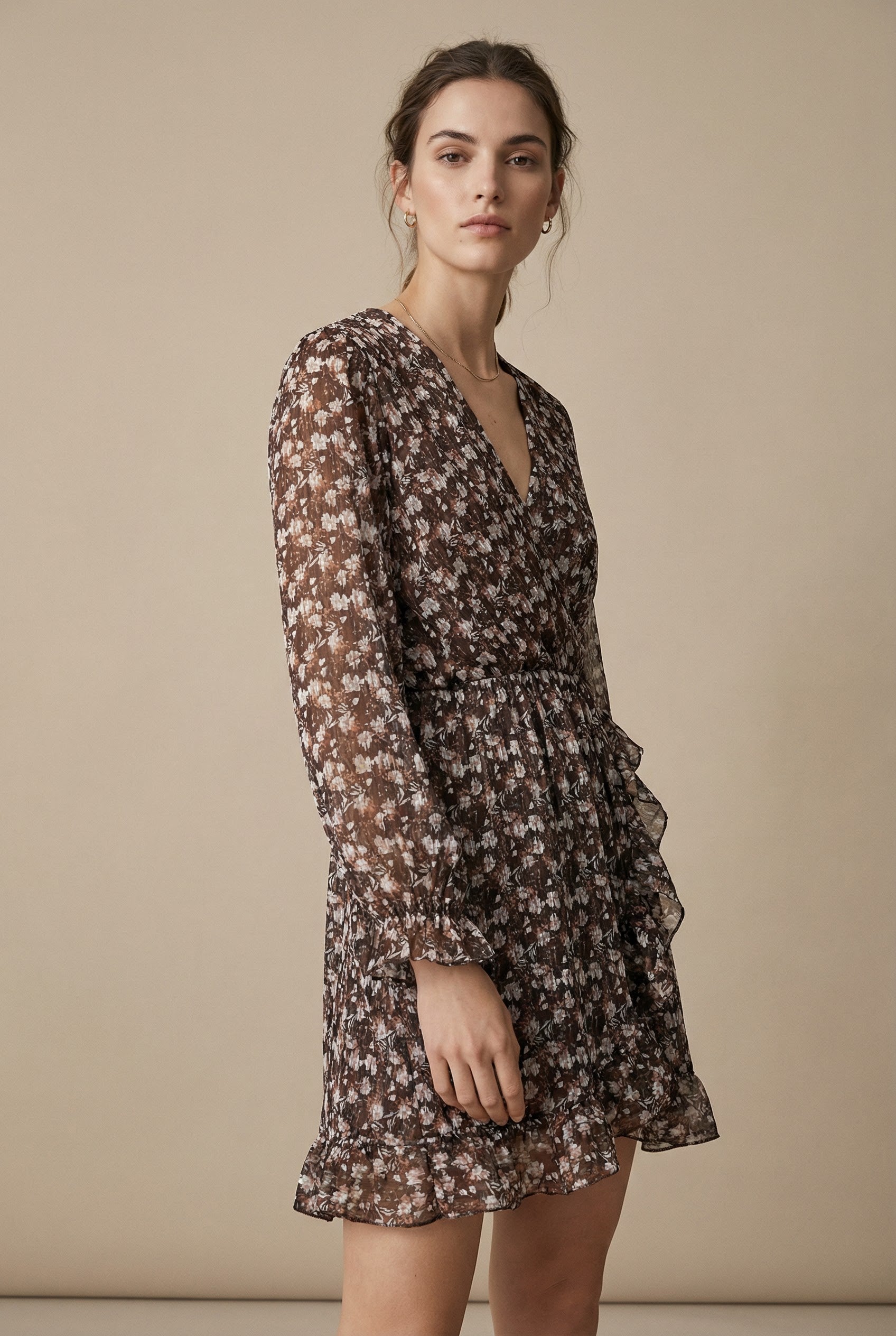 Robe fluide fleurie – Coupe élégante à volants – Manches longues