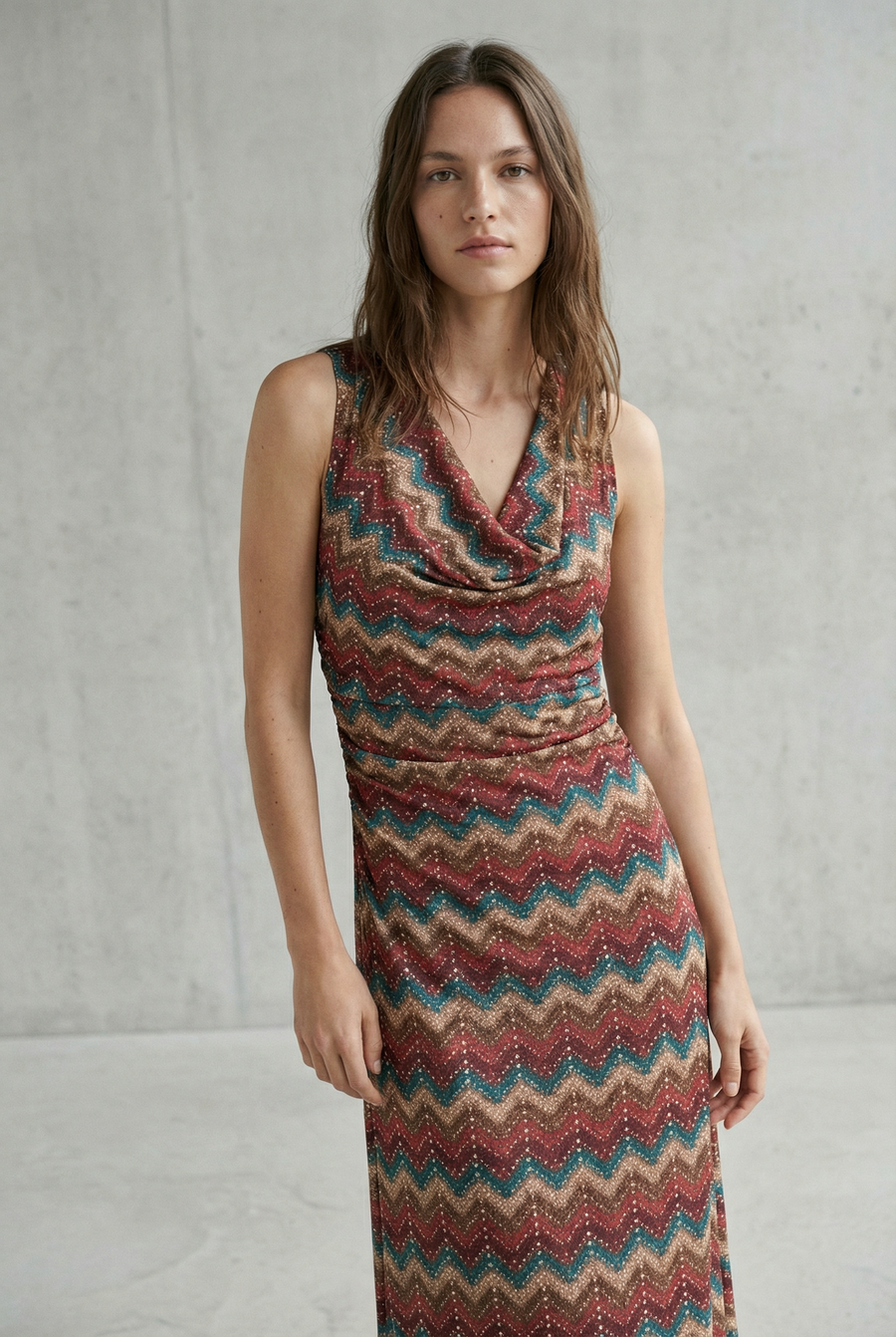 Robe longue fluide – Coupe sans manches col V – Polyester extensible