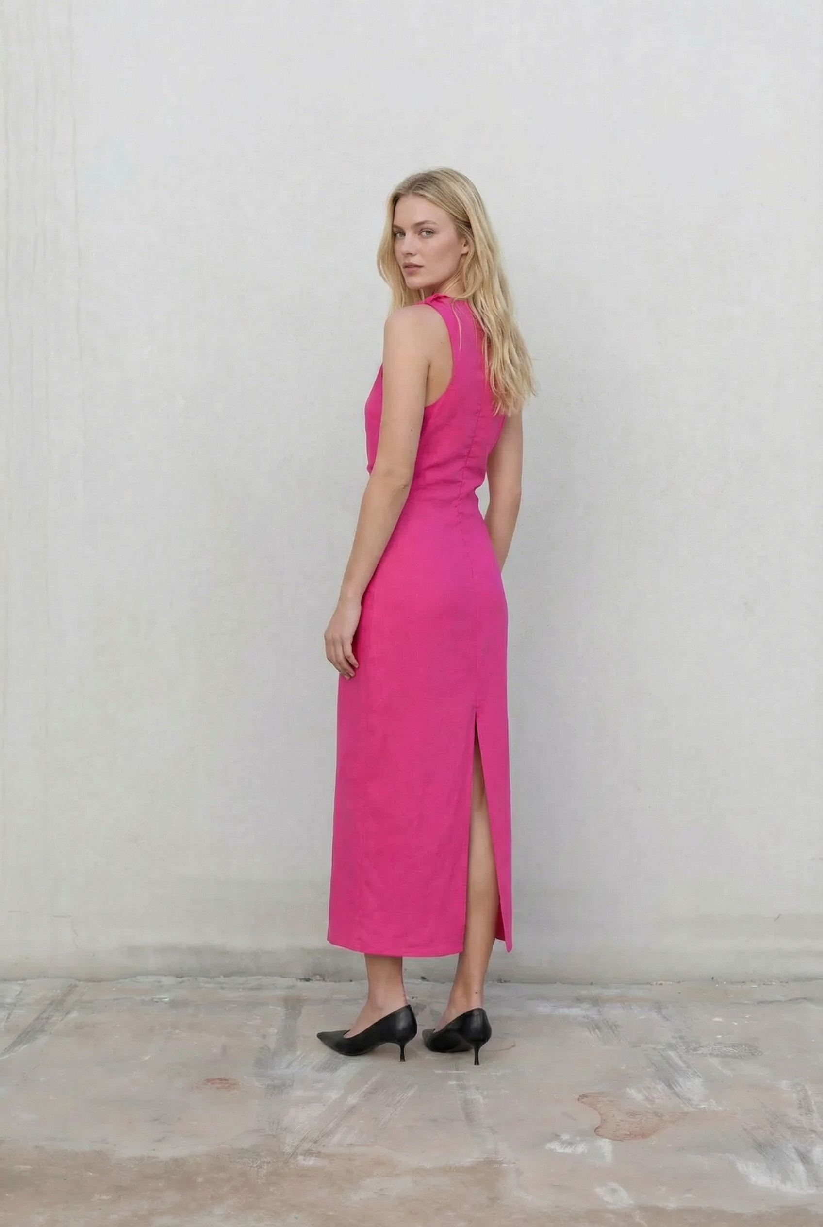 Elegant fuchsia linen dress – long cut and gathered neckline