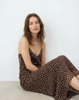 Long brown polka dot dress – Chic and flowing for summer