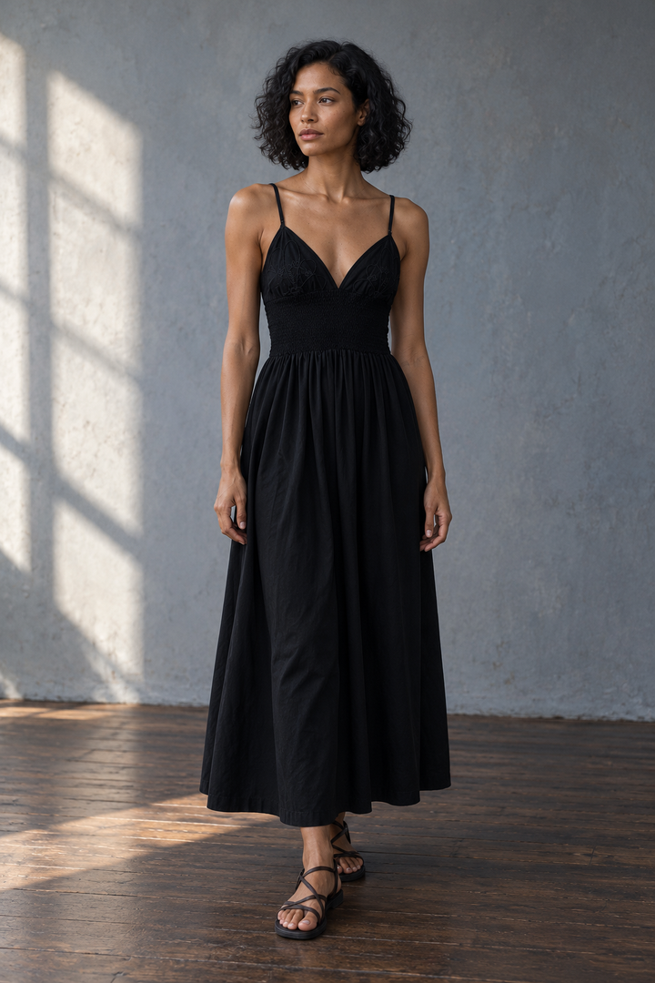 Robe longue noire dos nu fines bretelles
