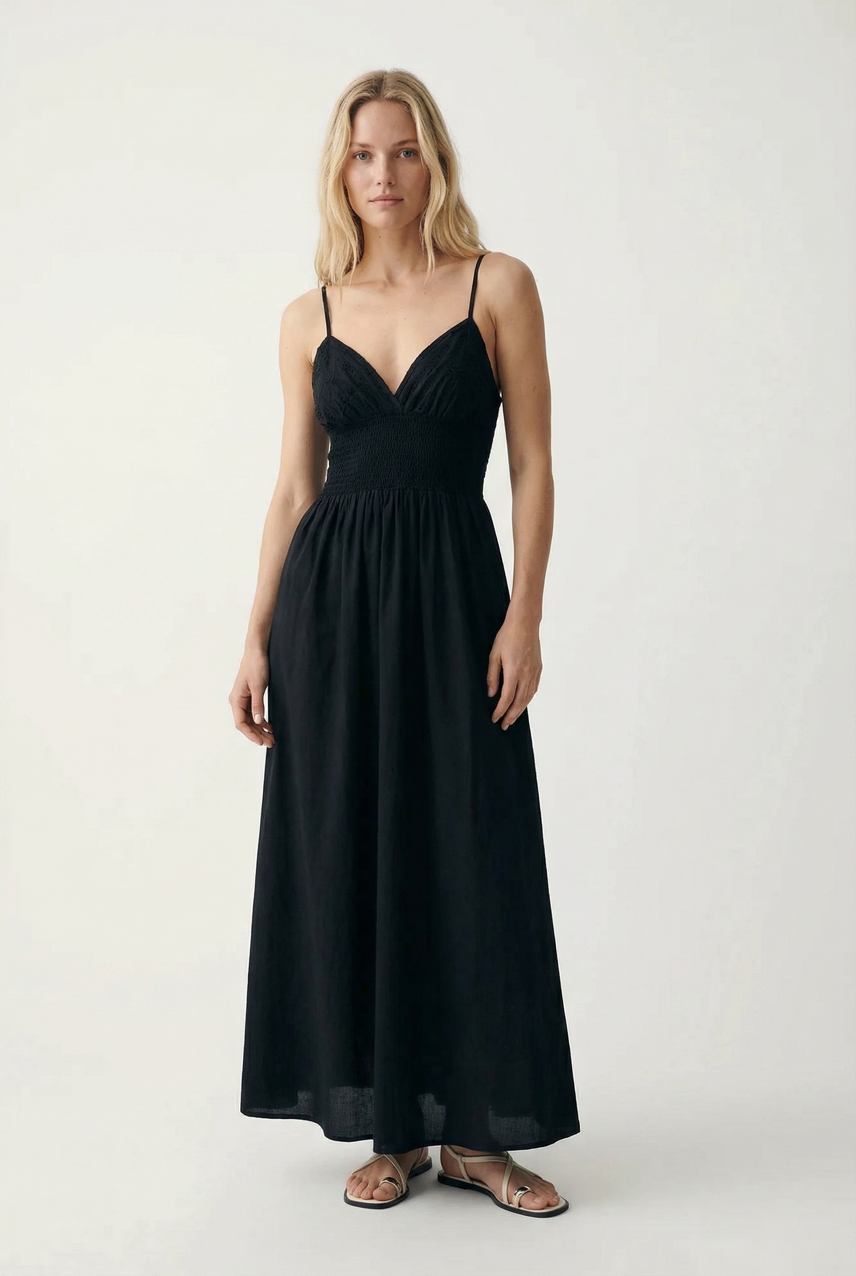 Robe longue noire dos nu fines bretelles