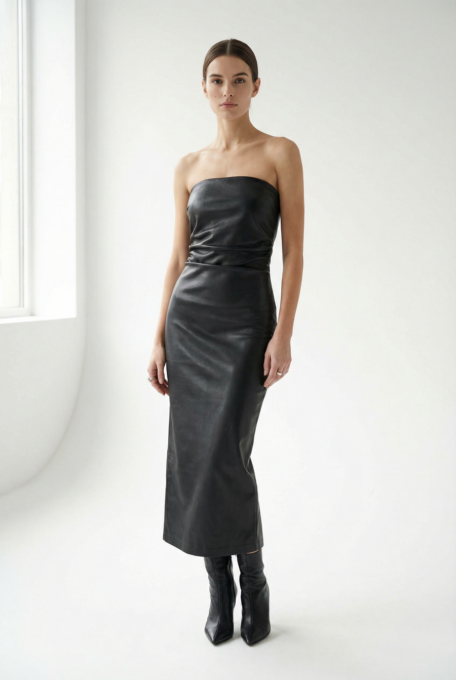 Vestido midi largo sin tirantes de piel sintética negra con abertura lateral - Elegancia audaz
