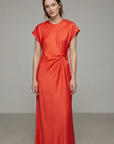 Elegante vestido largo naranja para mujer, drapeado en la cintura, ideal para ceremonia y noche.