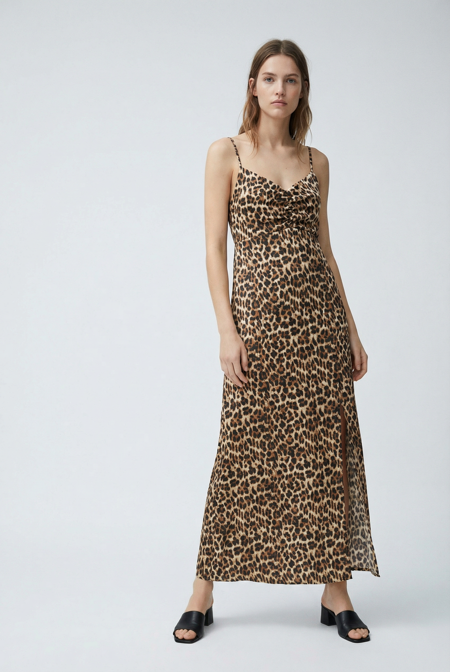 Robe longue satinée léopard