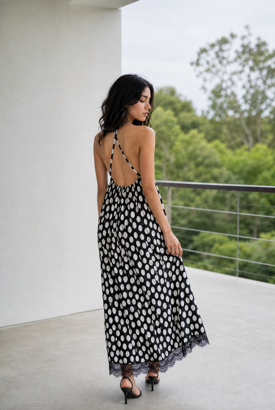 Robe maxi à pois col halter dentelle