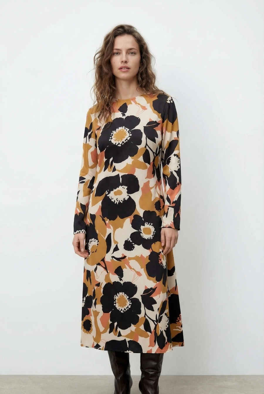 Robe midi florale à manches longues vue de profil