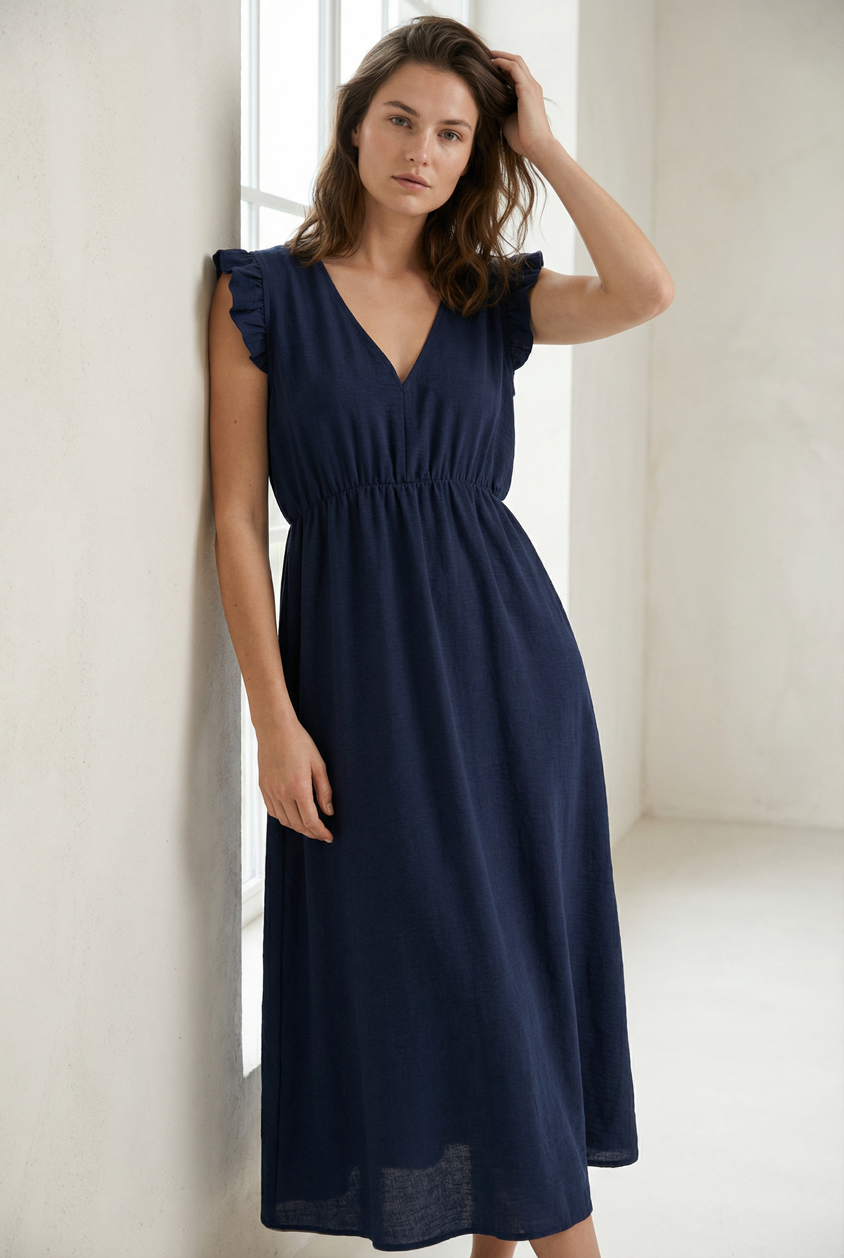 Robe midi fluide V-col sans manches taille élastique