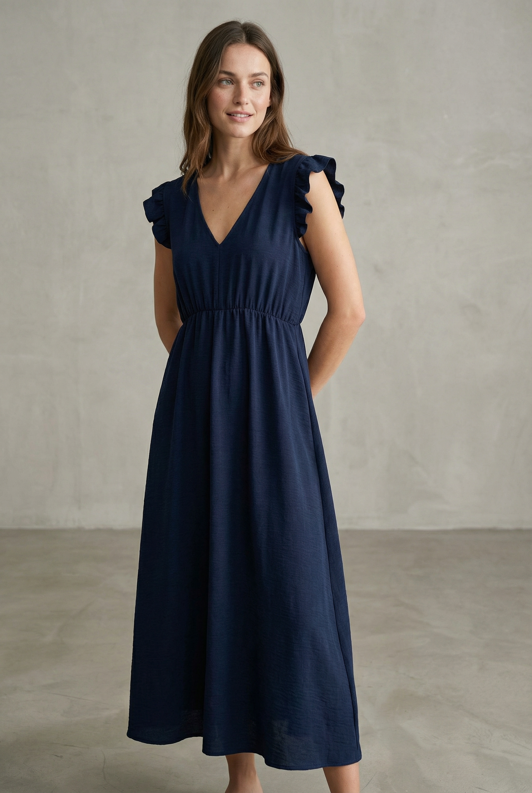Robe midi fluide V-col sans manches taille élastique