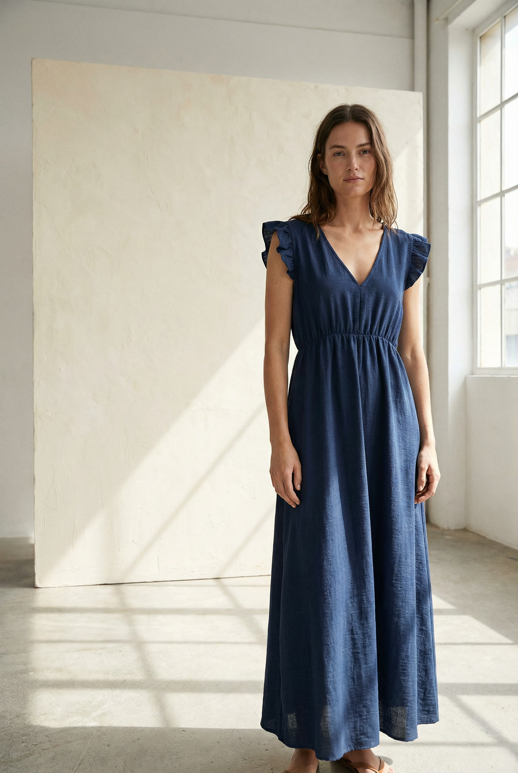 Robe midi fluide V-col sans manches taille élastique