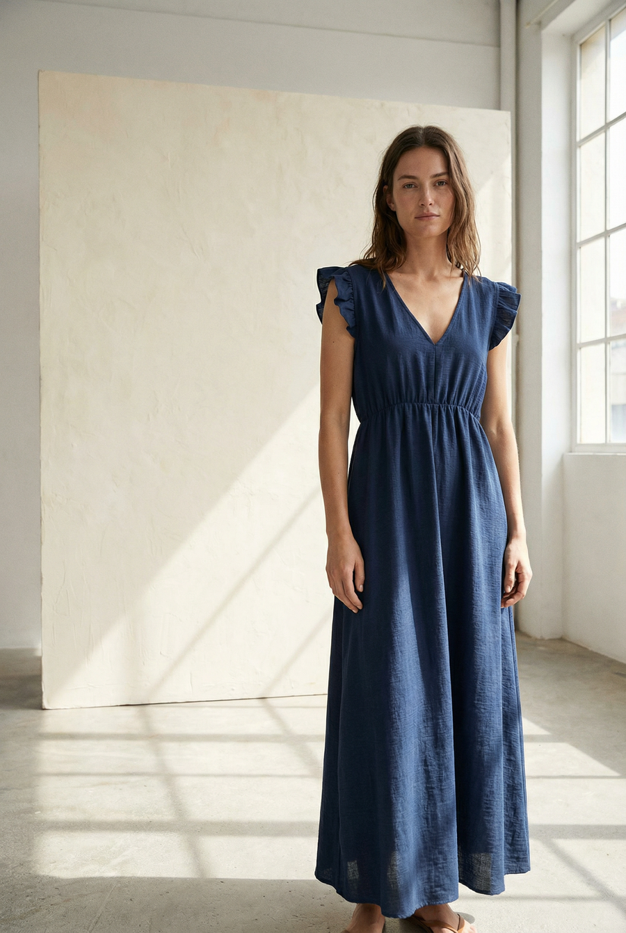 Robe midi fluide V-col sans manches taille élastique