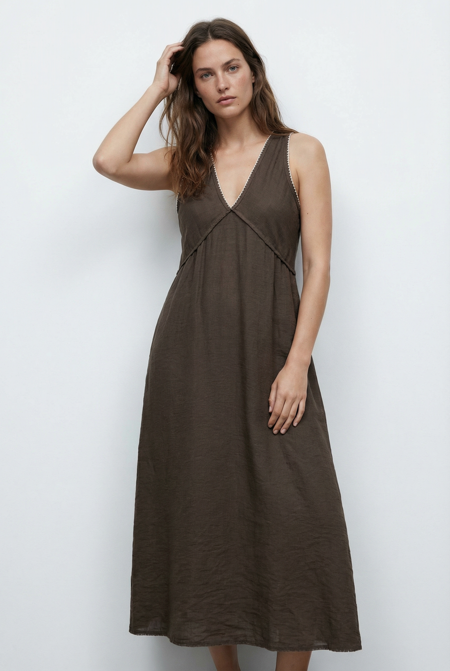 Robe midi fluide brodée – Coupe élégante – Viscose