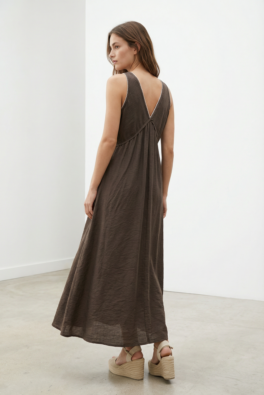 Robe midi fluide brodée – Coupe élégante – Viscose