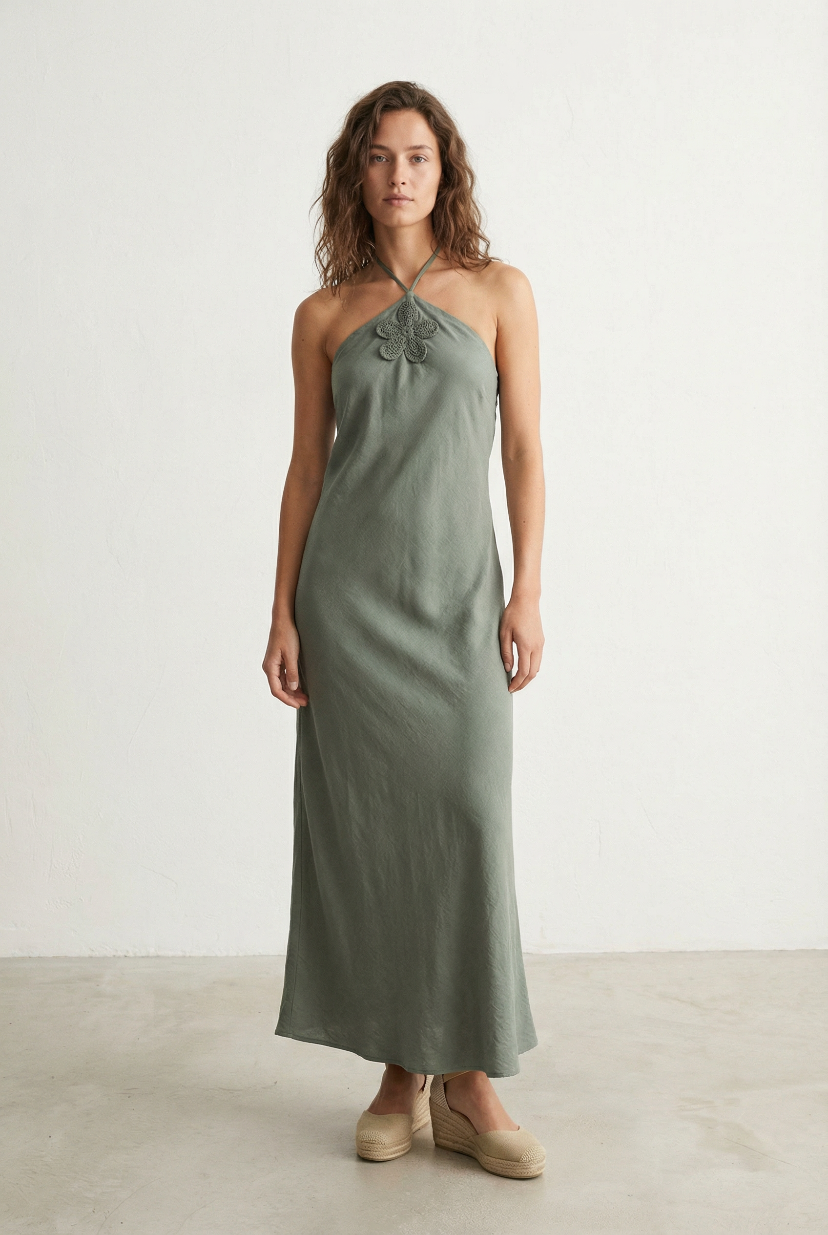 Robe midi halter fluide en viscose