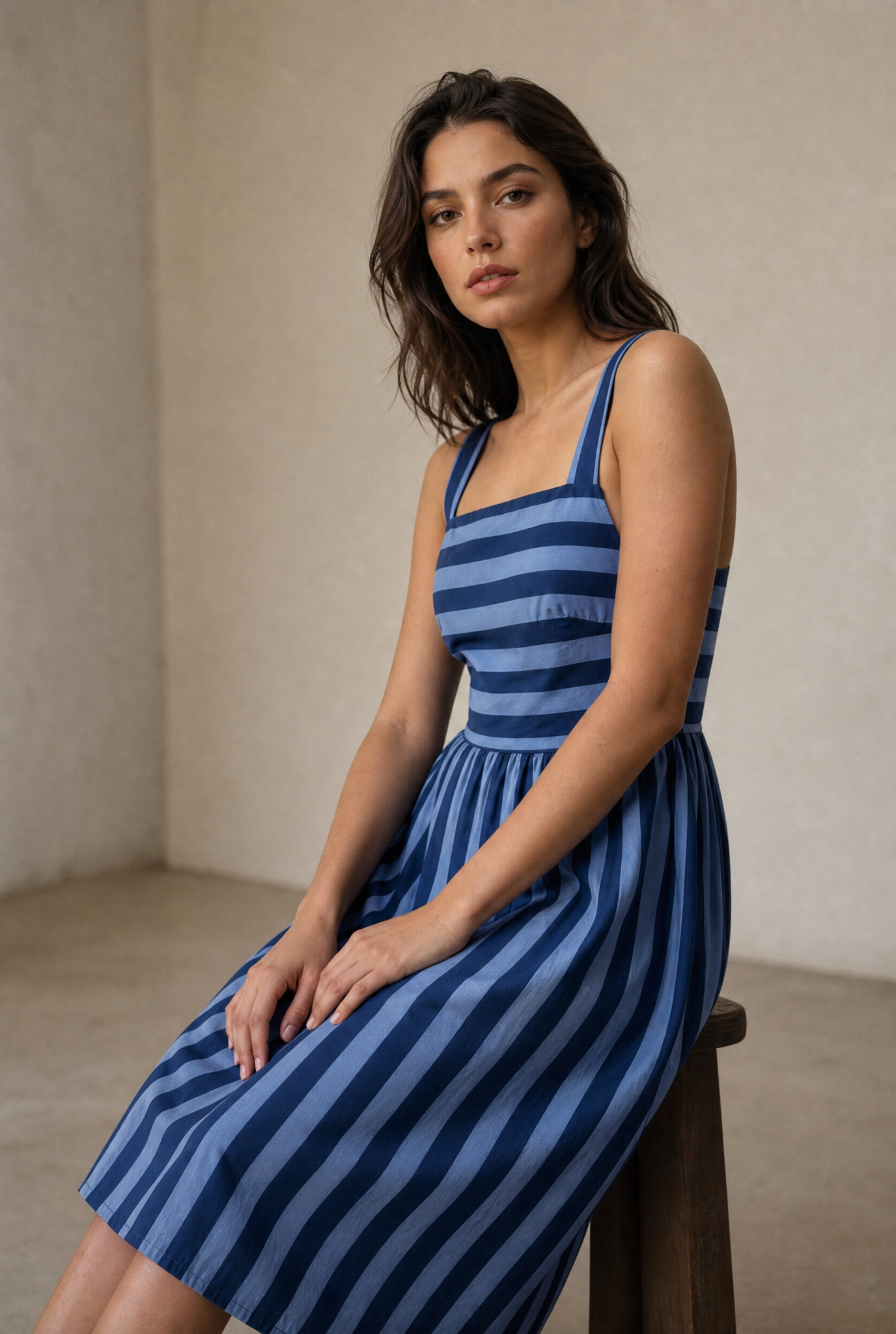 Robe midi rayée à bretelles larges