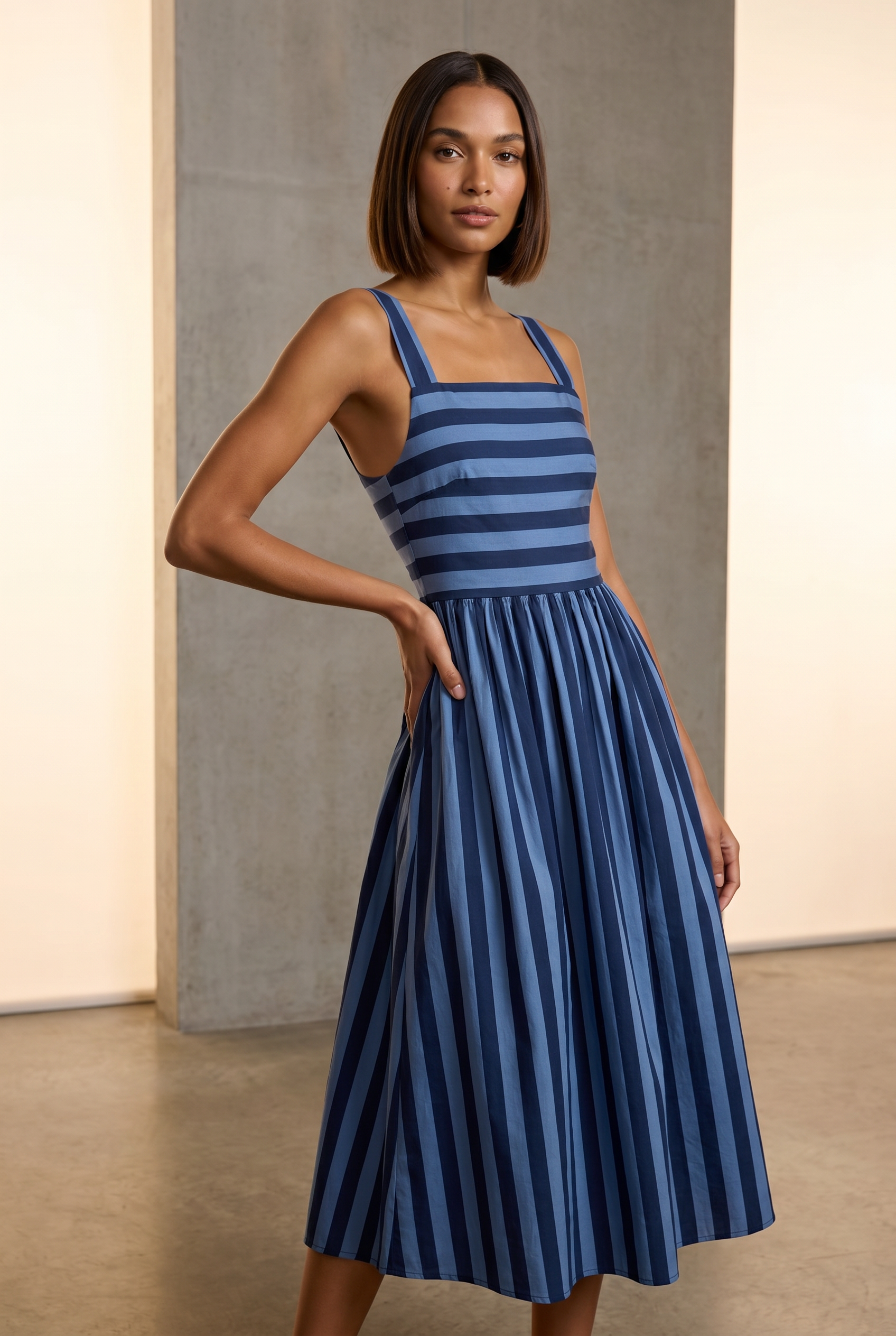 Robe midi rayée à bretelles larges