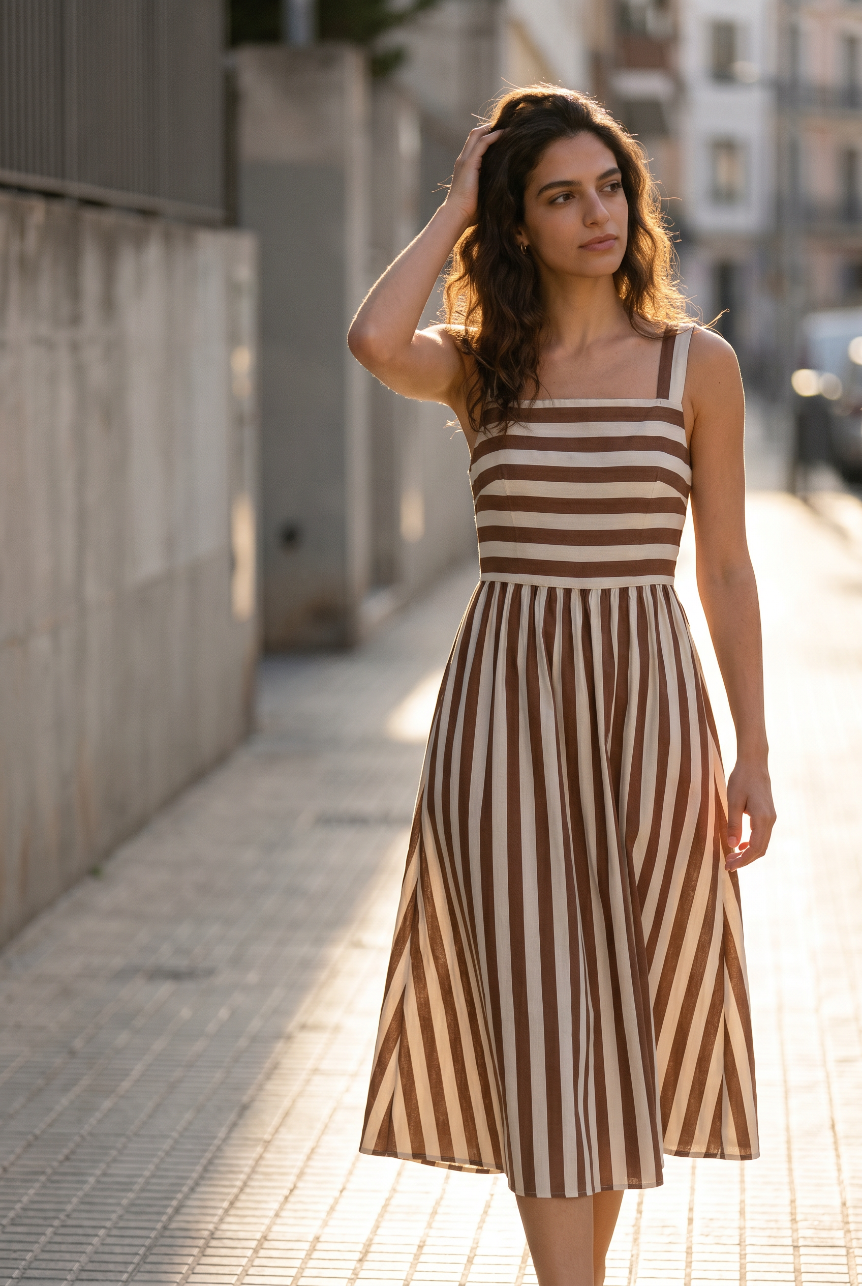 Robe midi rayée à bretelles larges