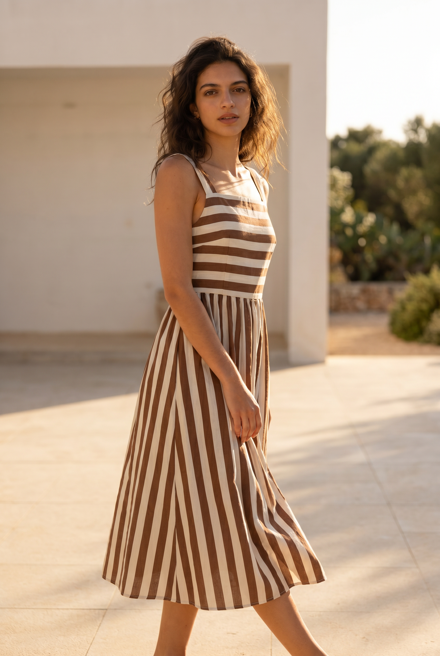Robe midi rayée à bretelles larges