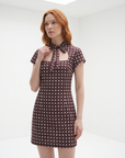 Robe mini à pois marron col noué
