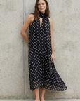 Robe noire fluide à pois blancs