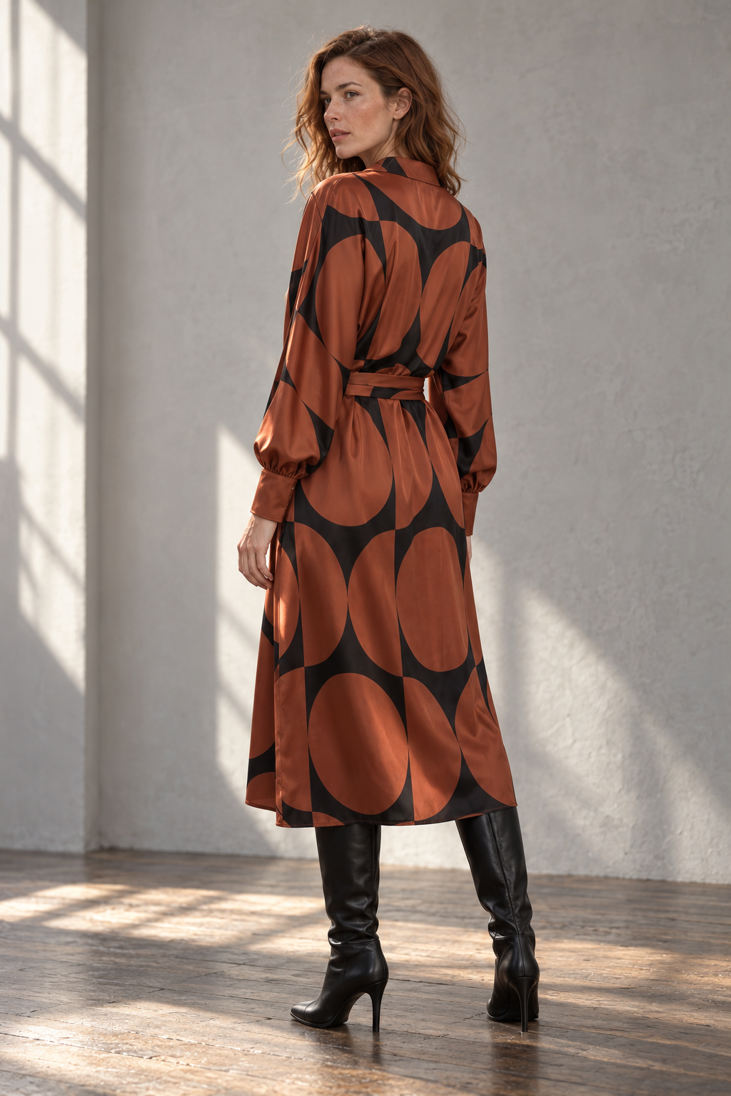 Robe portefeuille imprimé géométrique noir marron