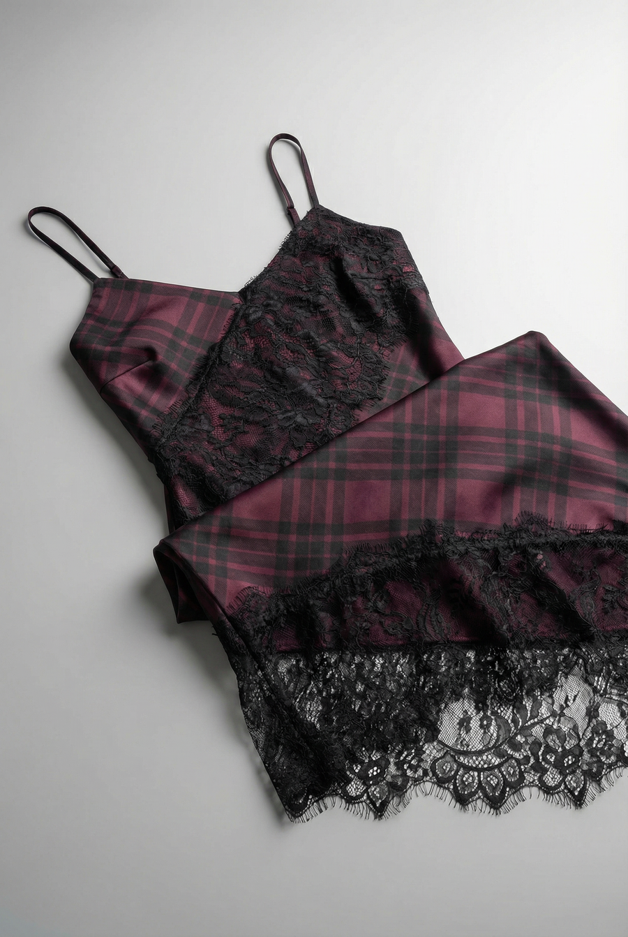 Robe satin asymétrique – Décolleté V – Dentelle raffinée