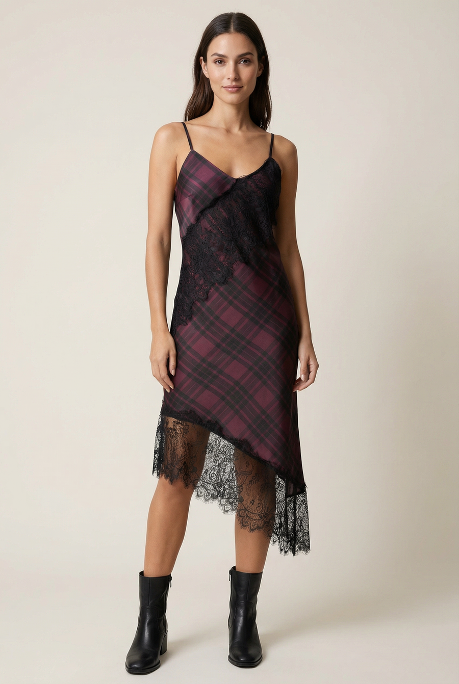 Robe satin asymétrique – Décolleté V – Dentelle raffinée