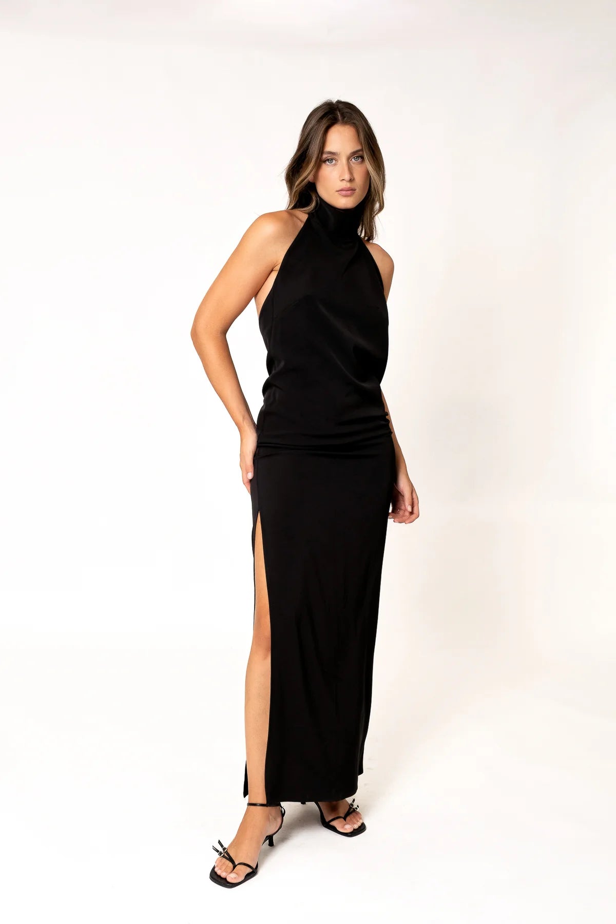 Robe Dos Nu Élégante – Sublimez Vos Soirées avec Style Sapiato