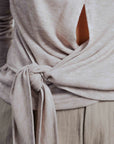 T-shirt beige à nœud latéral vue 8