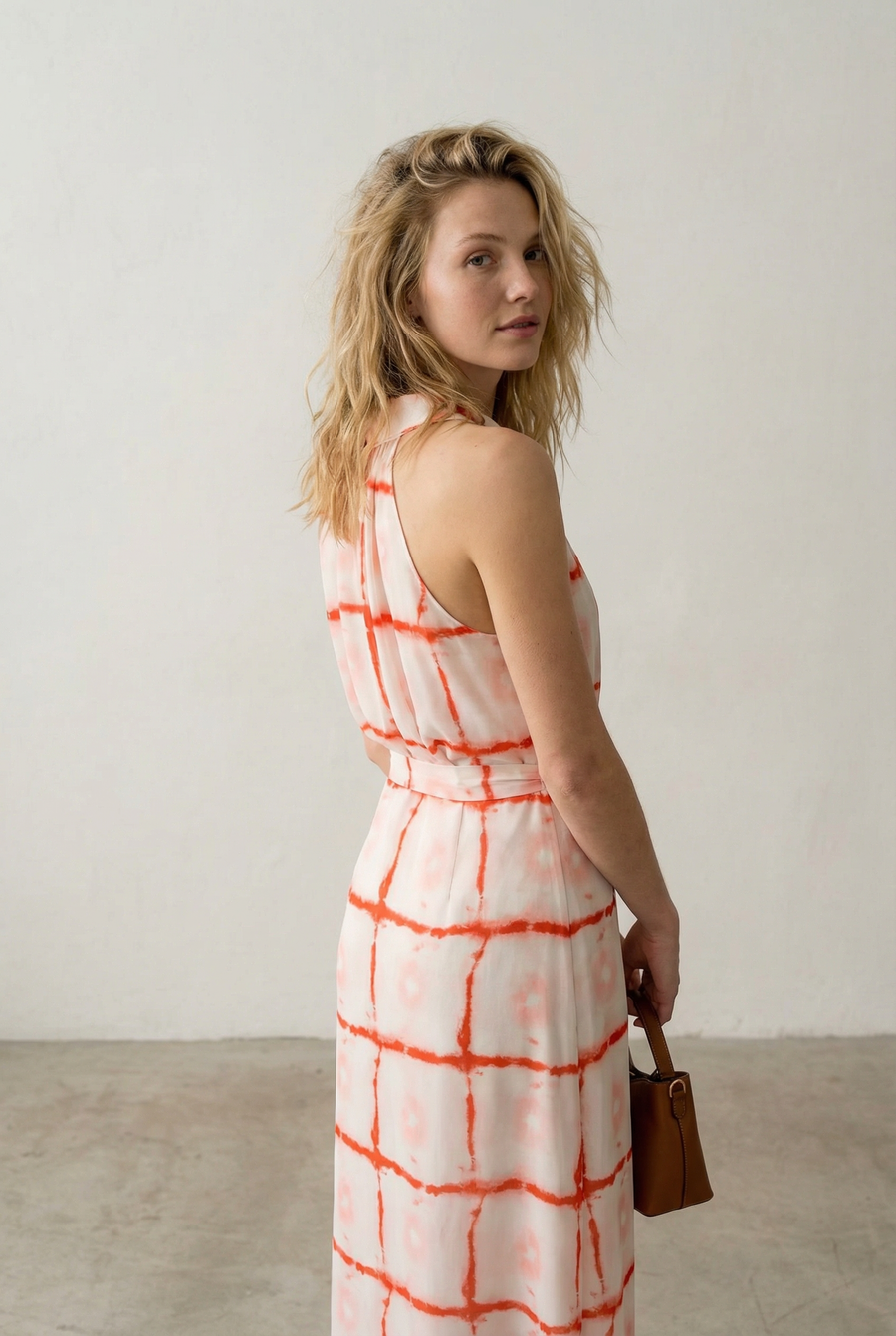 Top col foulard imprimé écru et orange corail look complet