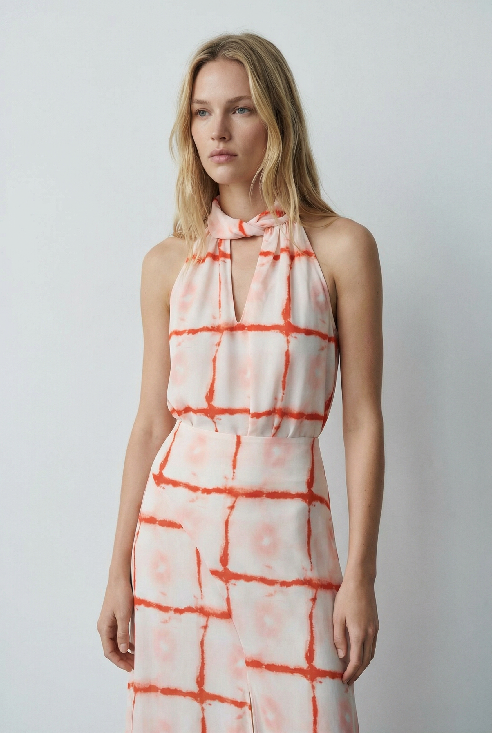 Top col foulard imprimé écru et orange corail
