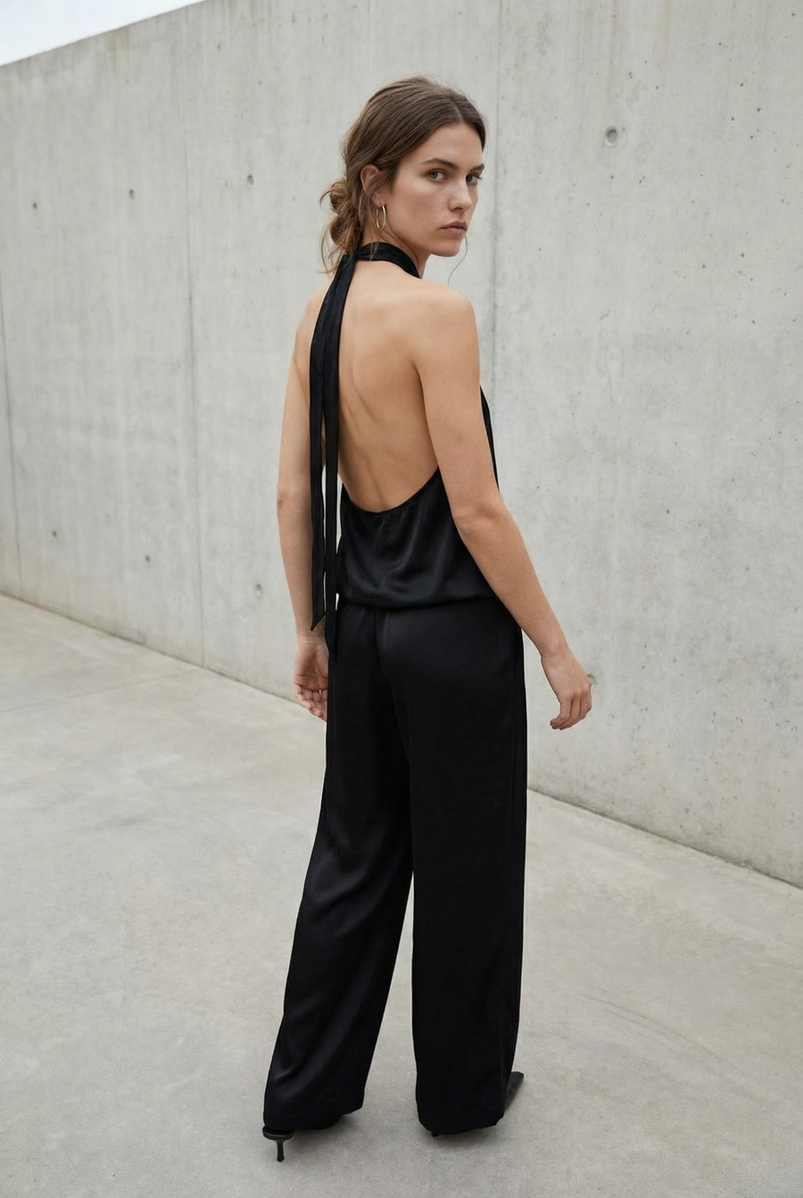 Top dos nu élégant – Col halter – Noir – Satin