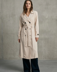 Fluid trench coat – Timeless elegance and comfort
