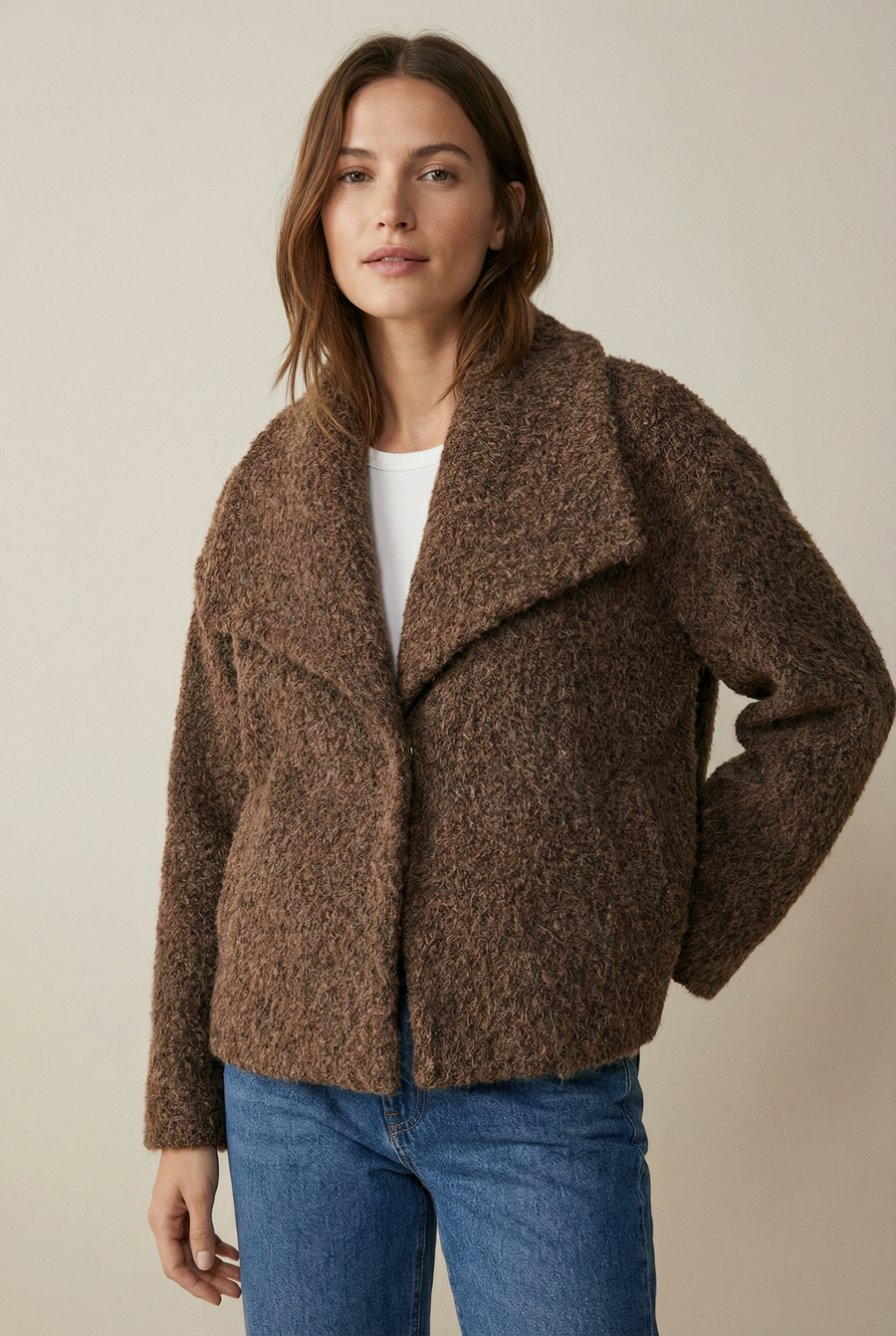 Veste courte effet poil doublée col à revers vue portée