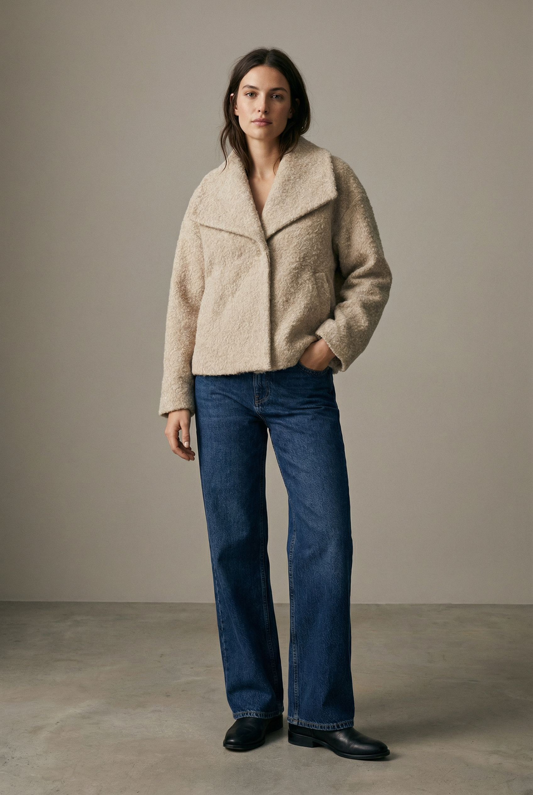 Veste courte effet poil doublée col à revers