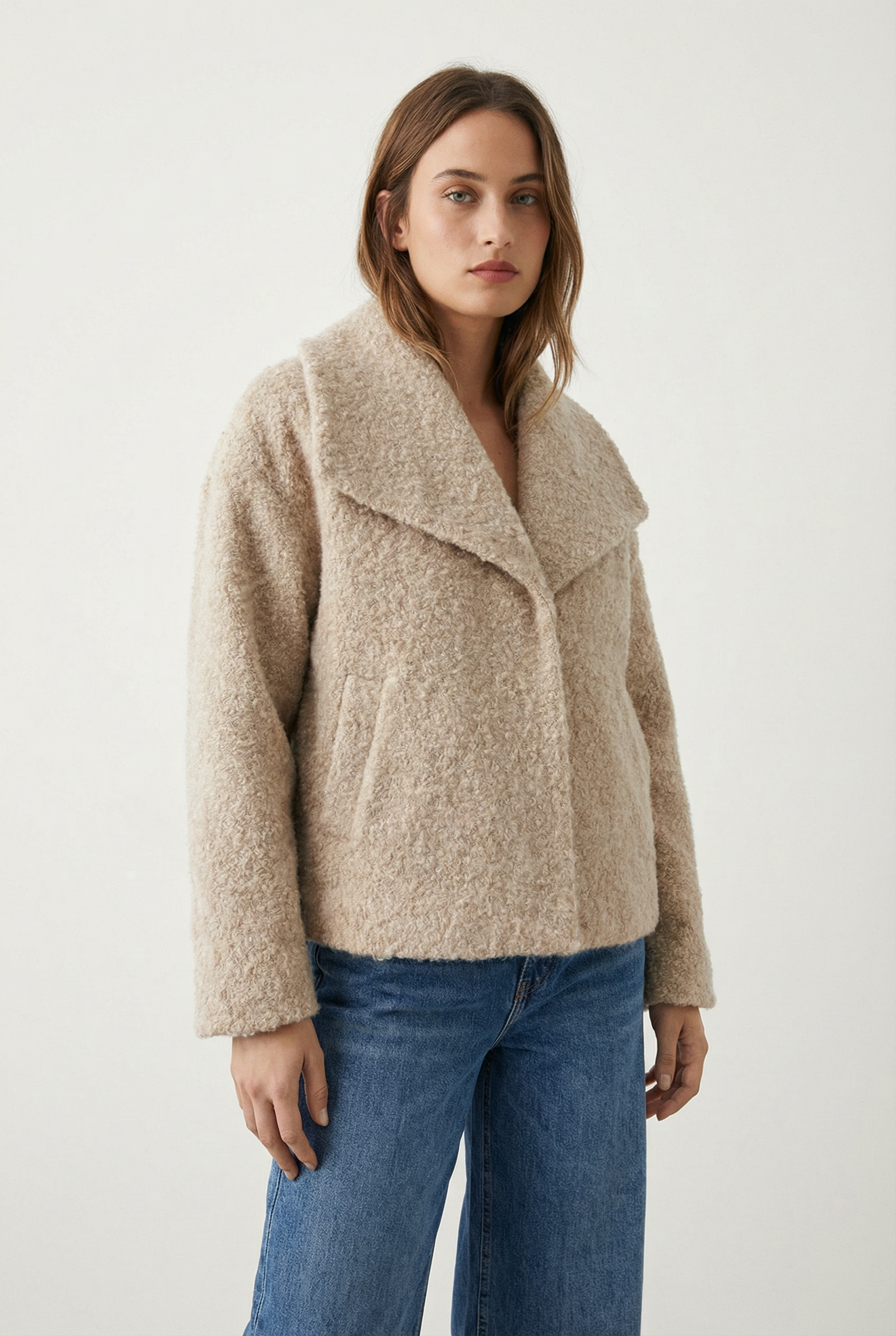 Veste courte effet poil doublée col à revers