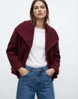 Veste courte effet poil doublée col à revers