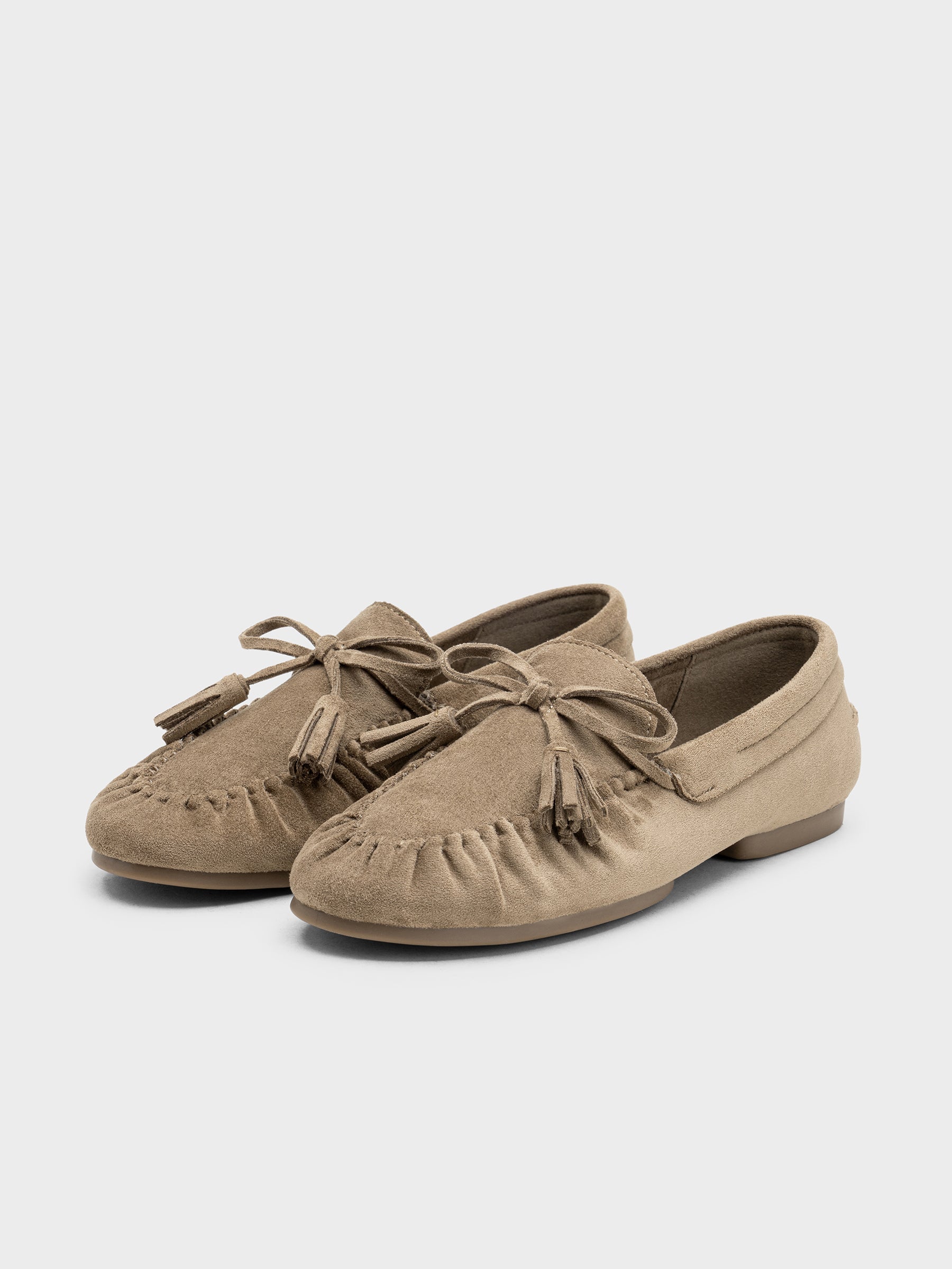 Mocassins en suédine taupe à pampilles