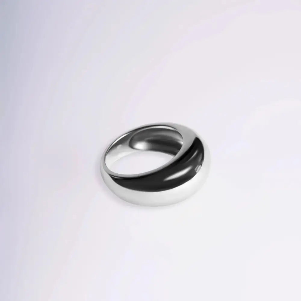 Bague argentée Élégante en argent poli avec large bande, style sophistiqué et moderne