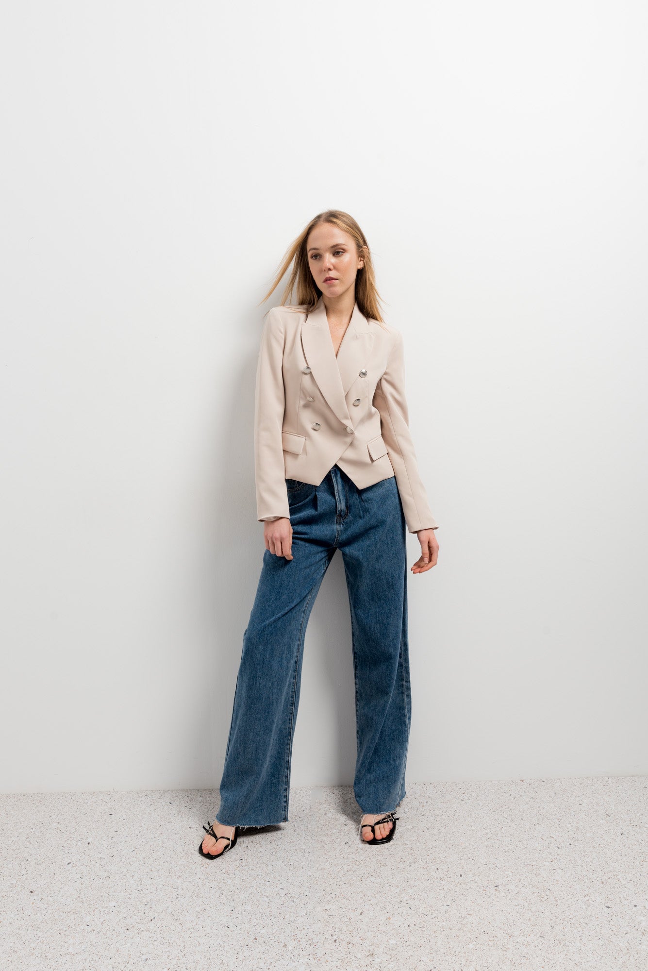 Blazer boutonné à double poitrine pour femme – élégant, structuré et moderne Sapiato