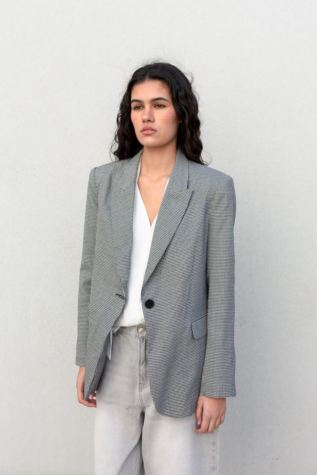 Blazer femme pied-de-poule gris à rayures gris et blanc avec bouton noir