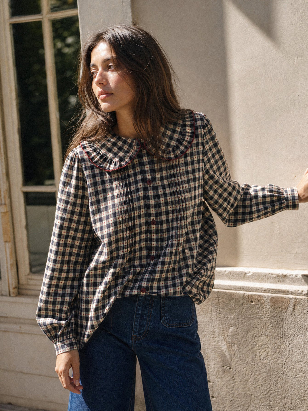 Blouse à carreaux à col Claudine portée