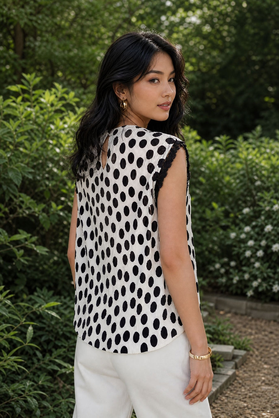 Blouse à pois et dentelle